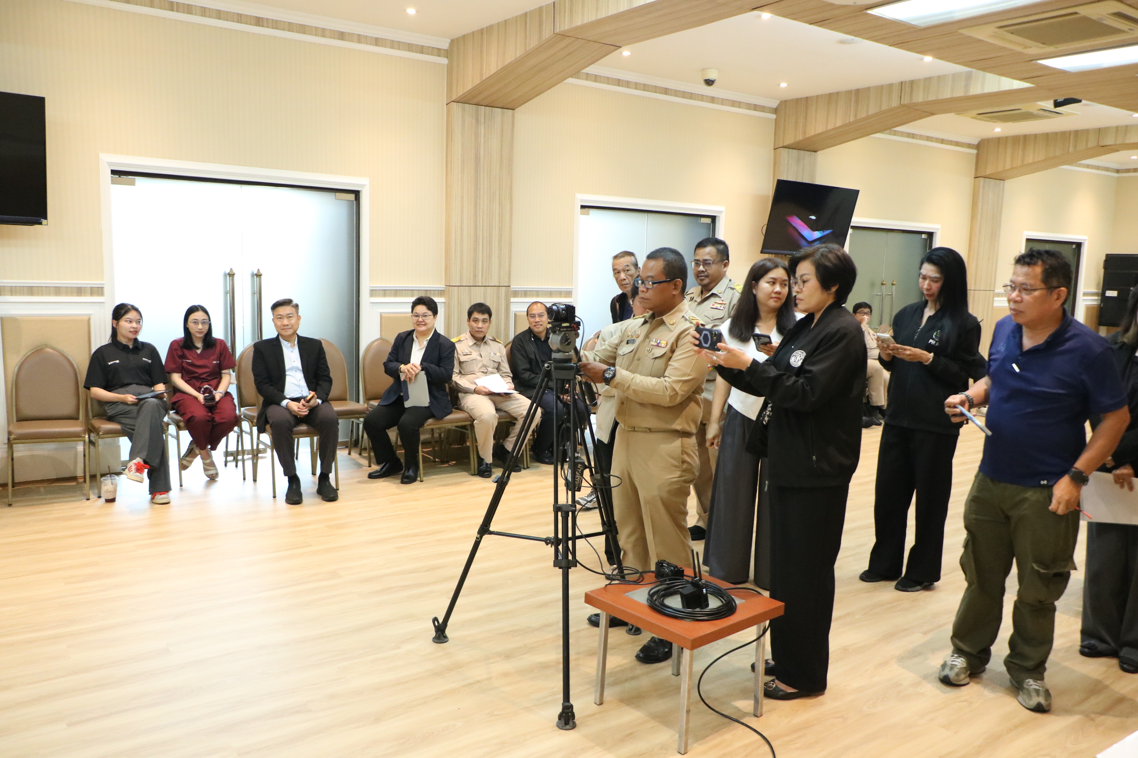 title - ส.ป.ก. ร่วมแถลงข่าวรายงานสถานการณ์น้ำ กระทรวงเกษตรและสหกรณ์